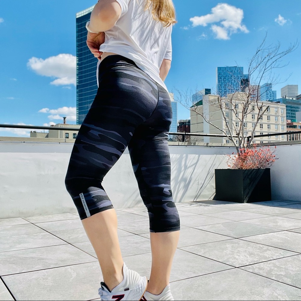 Andrew Marc NY Camo Leggings Pants Performance Crop